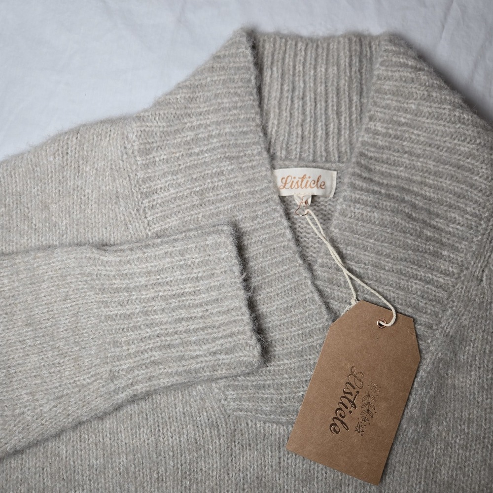 NWT Listicle Sweater V-Neck Pullover Long Sleeve Side Slits Small